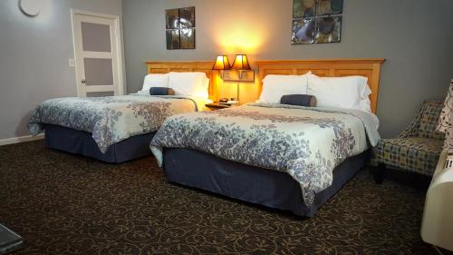 A bed or beds in a room at Garden View Inn