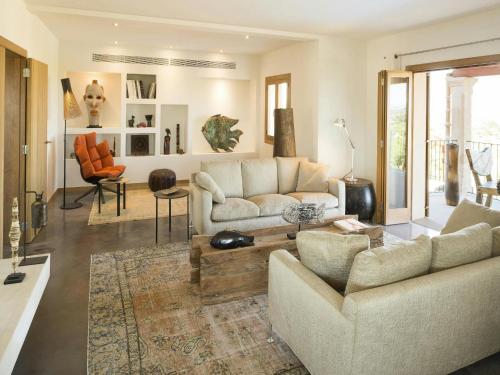 Afbeelding uit fotogalerij van Villa in Moscari with Heated Saltwater Pool in Moscari