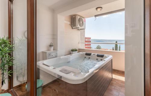 Beautiful Apartment In Dramalj With Wifi