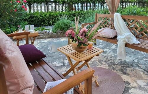 1 Bedroom Beach Front Apartment In Zadar