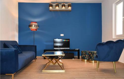 Posezení v ubytování Stunning Apartment In Tribunj