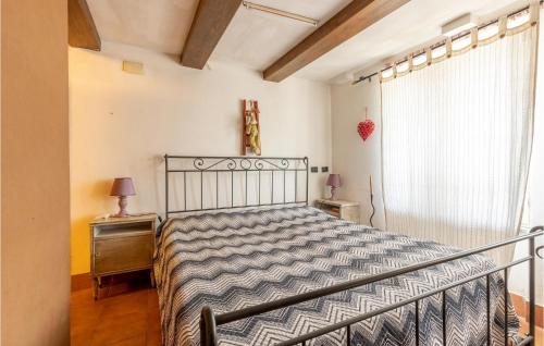 Cama o camas de una habitación en 5 Bedroom Gorgeous Home In Podenzana