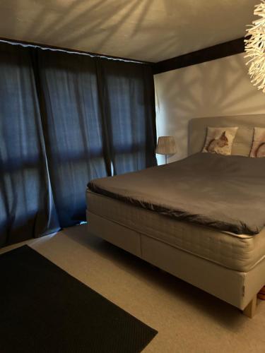 Una cama o camas en una habitación de Sehr Schöne Wohnung in Engelberg