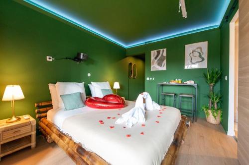 The Jungle - Jacuzzi, Sauna & Projector