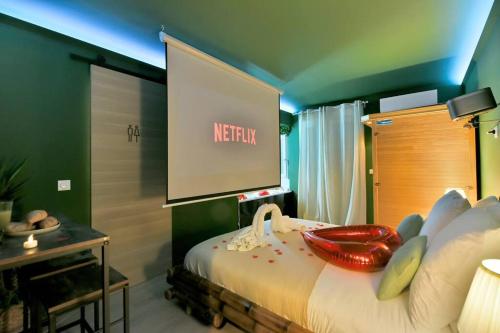 The Jungle - Jacuzzi, Sauna & Projector photo 13