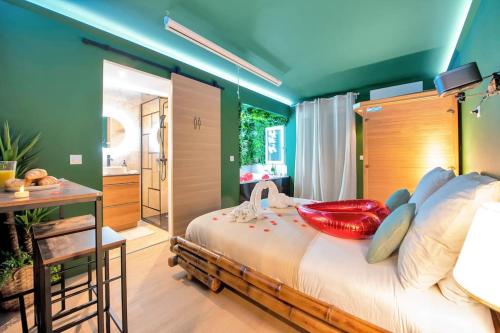The Jungle - Jacuzzi, Sauna & Projector photo 7