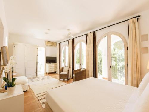 Ένα ή περισσότερα κρεβάτια σε δωμάτιο στο Villa in Ibiza with Pools and Tennis Court