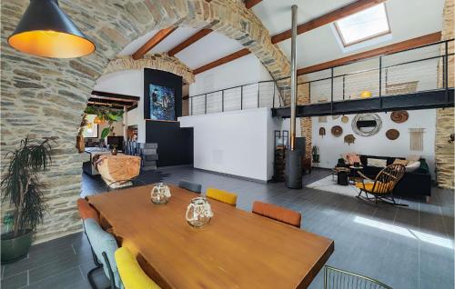 Χώρος καθιστικού στο Stunning Home In Pardailhan