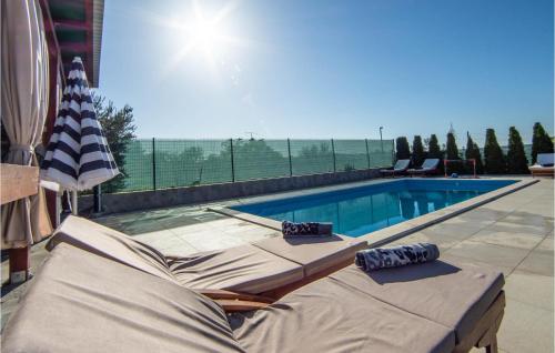 Πισίνα στο ή κοντά στο Awesome Home In Split With Wifi
