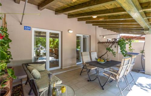 Cozy Home In Barbat With Wifi