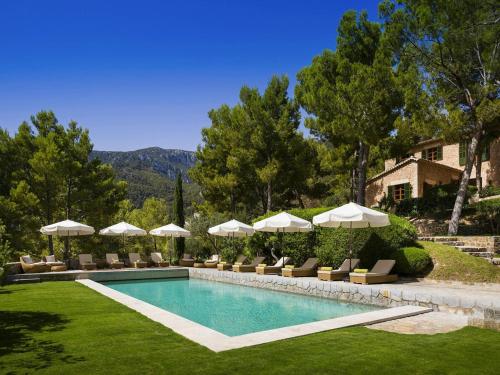 Afbeelding uit fotogalerij van Elegant villa with communal space in Banyalbufar