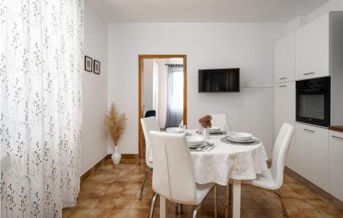 Awesome Apartment In Porec With Wifi