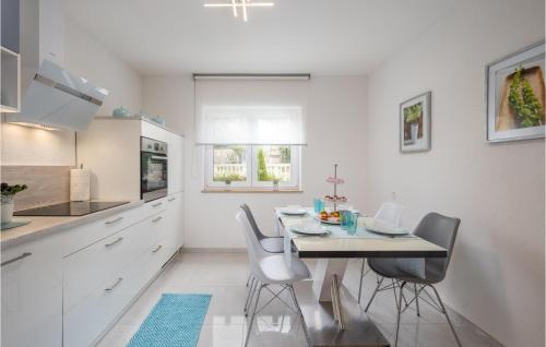 3 Bedroom Gorgeous Apartment In Dramalj