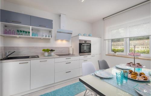 3 Bedroom Gorgeous Apartment In Dramalj