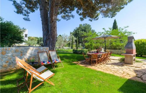 a garden with a table and chairs and an umbrella at Casa Bizzarra in Rovinj