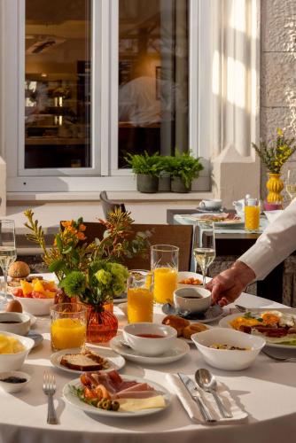 Makanan di atau berdekatan hotel