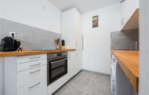 Beautiful Apartment In Zadar With Wifi