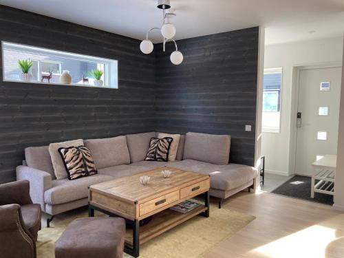 a living room with a couch and a coffee table at Modern lägenhet i Sälen-Lindvallen in Sälen