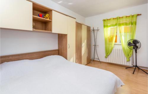 Awesome Apartment In Krk With Wifi