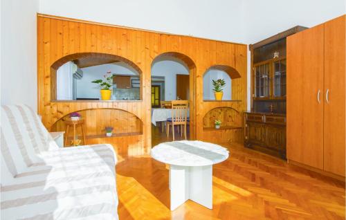 Posezení v ubytování Beautiful Apartment In Podstrana