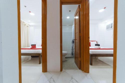 Koupelna v ubytování RedDoorz at DBuilders Rooms Bangkal Makati