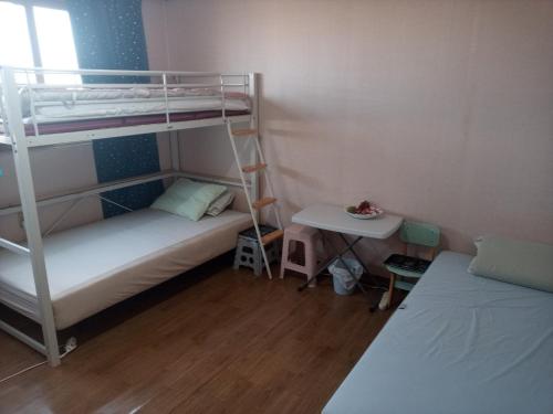 Rúm í herbergi á Ocean House - Pyeongtaek 2