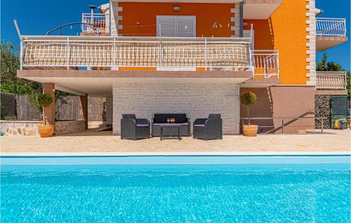 Two-Bedroom Apartment In Sibenik