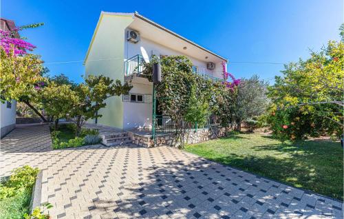 3 Bedroom Awesome Home In Poljica