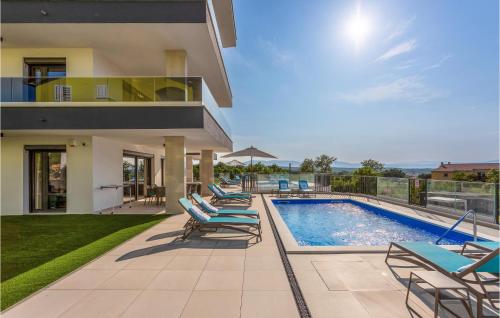 Kolam renang di atau dekat dengan Awesome Apartment In Malinska