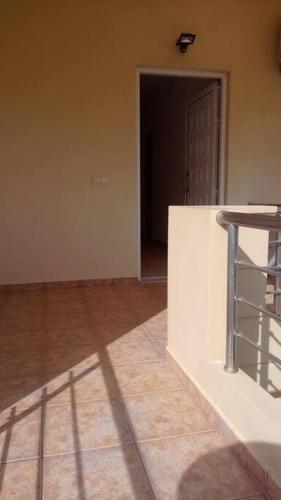 QUIET NEW Apartment-5' to the beach, 15' to center