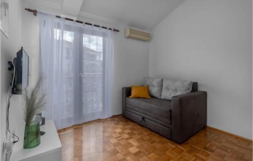 TV a/nebo společenská místnost v ubytování 2 Bedroom Lovely Apartment In Jadranovo