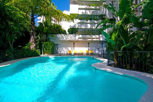 Lujoso Apartamento con piscina en Paseo Maritimo Marbella