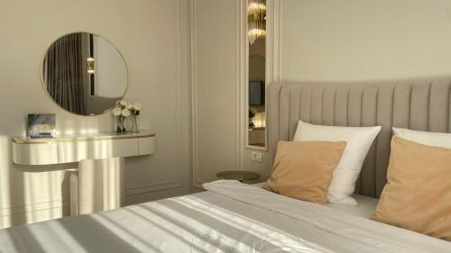 a bedroom with a bed and a mirror at Vanilla Studio in Timişoara