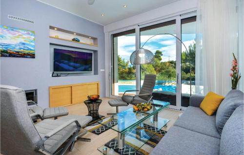 Beautiful Home In Slatine