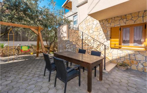 1 Bedroom Pet Friendly Home In Bibinje