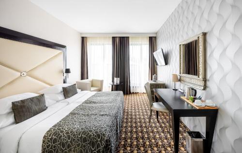 Postel nebo postele na pokoji v ubytování Grandior Hotel Prague