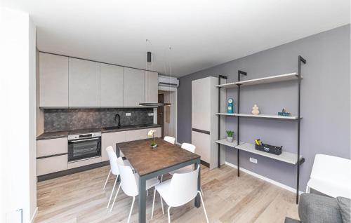 Gorgeous Apartment In Okrug Gornji With Wifi
