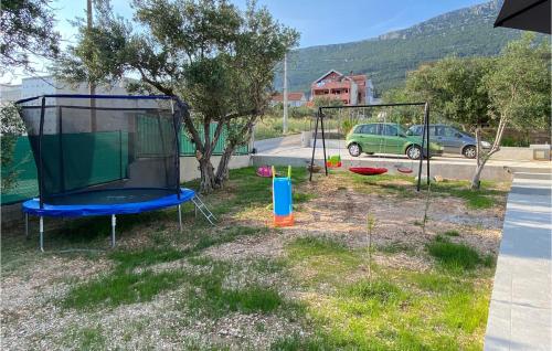 Three-Bedroom Holiday Home In Kastel Stari