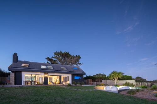 \"La villa sur la baie\" vue imprenable et piscine intérieure 29 degrés