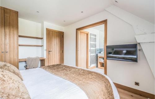 a bedroom with a bed and a tv on a wall at Cozy Home In Blancafort in Blancafort