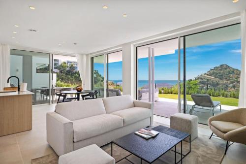 Hillside flat with pool by Costarentals - Ref M49