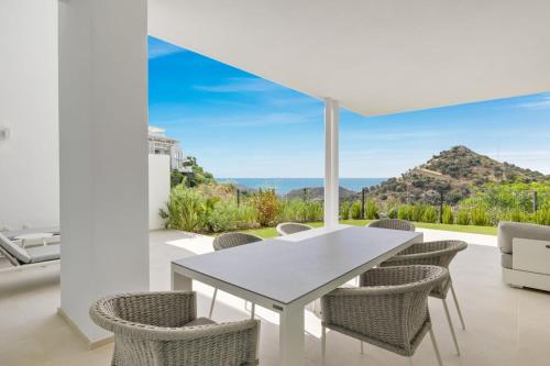 Hillside flat with pool by Costarentals - Ref M49