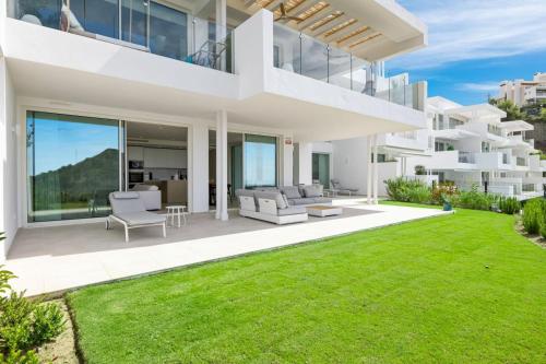 Hillside flat with pool by Costarentals - Ref M49