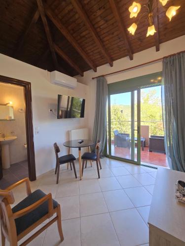 Ruang duduk di Okeanis Apartments & Suites Adults Only