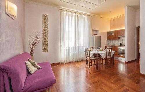 Dapur atau dapur kecil di Cozy Apartment In Lecce Le With Kitchen
