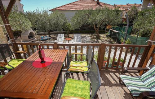 2 Bedroom Amazing Stacaravan In Trogir