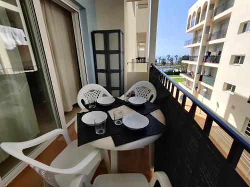 Μπαλκόνι ή βεράντα στο Apartamento Almerimar primera linea de playa