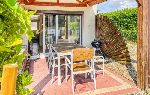 Awesome Home In Criquetot-Lesneval