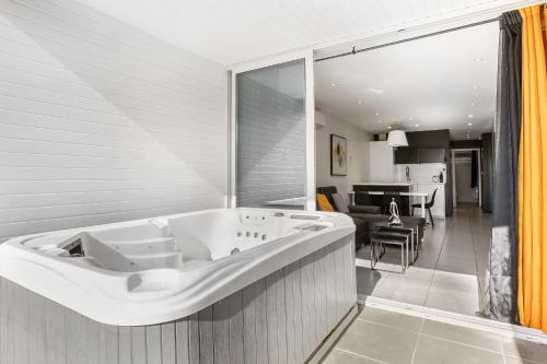LoveSpa Port Ambonne - terrasse - parking - clim - Village Naturiste