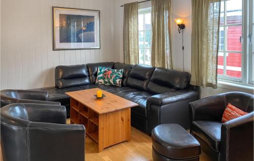 Χώρος καθιστικού στο 4 Bedroom Lovely Home In Bjorli